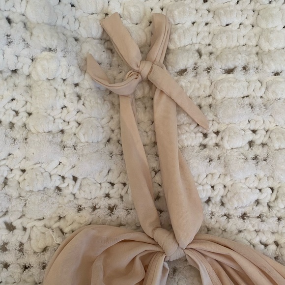 Oh Polly Bound By Love cropped backless halter top in ivory - Picture 9 of 10